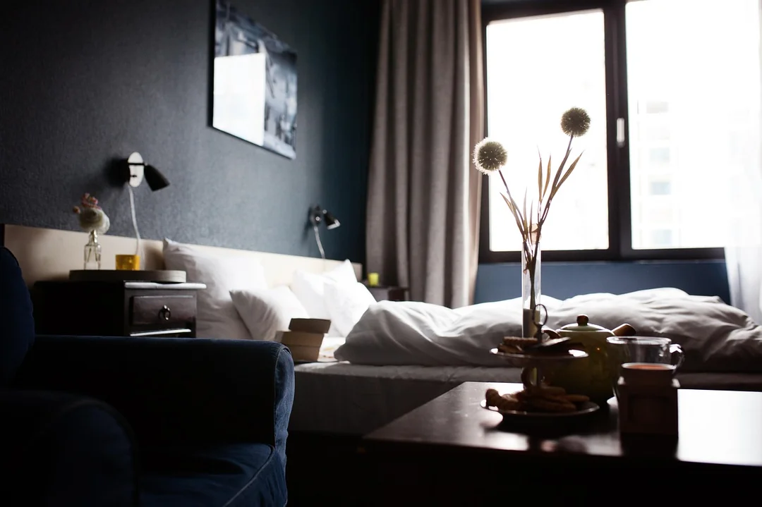Jak działa chatbot dla hotelu i dlaczego to konieczność? - hotel, hotel rooms, home, decoration, relax, mood, room, bed, double bed, tourist, boudoir, hotel, hotel, hotel, hotel, hotel