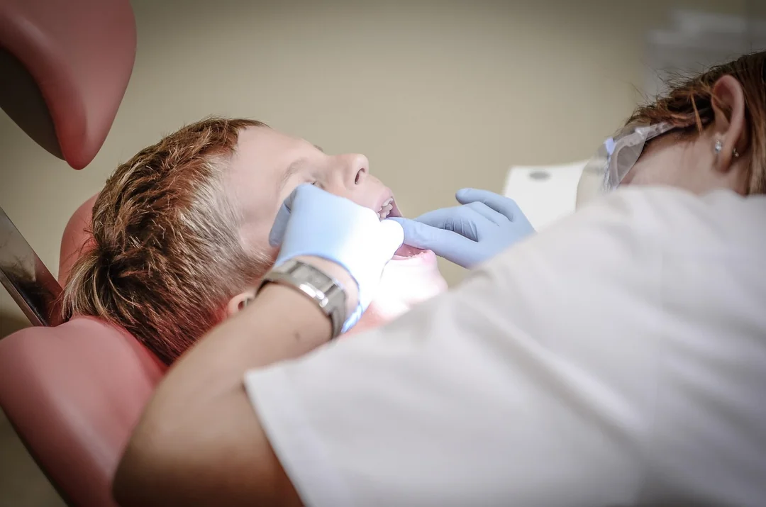 Jak działa voicebot dla gabinetu stomatologicznego - dentist, patient, dental care, medical, oral care, oral hygiene, dental hygiene, dental chair, dental clinic, dental practice